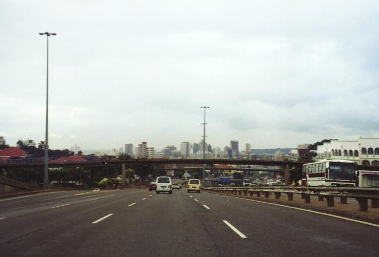 Sa0-277: Einfahrt ber einen Highway in die Metropole Durban-City