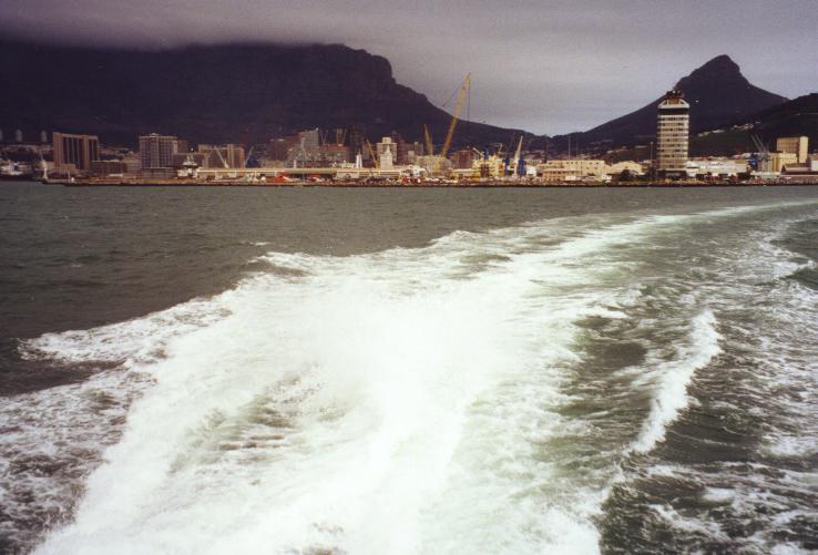 Sa0-178: Ausfahrt aus dem Hafen von Kapstadt