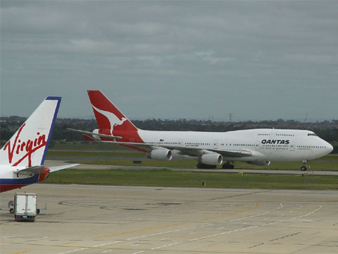Bild85: Virgin und Qantas Airlines