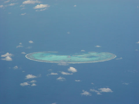 Bild337: Namenlose (?) Atolls mitten im Pazifik