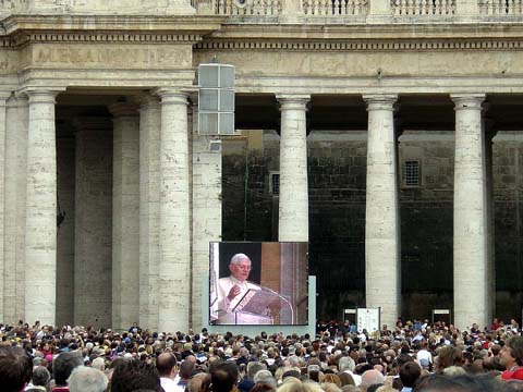 Bild19: Der Papst spricht.