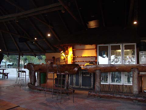 Bild131: Breakfast in der Bar
