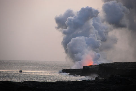 Bild34: Lava-Fluß in den PazifikHonolulu Sundowner