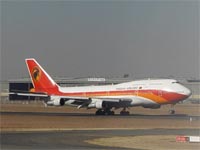 Boeing 747-357 M / D2-TEB in Johannesburg