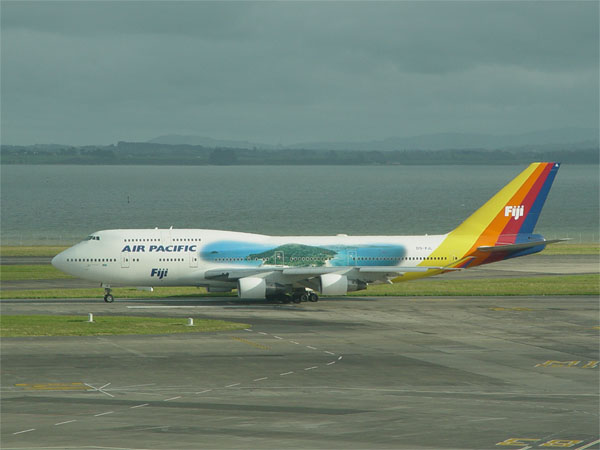 Boeing 747-412 / DQ-FJL / Taxiing at Auckland