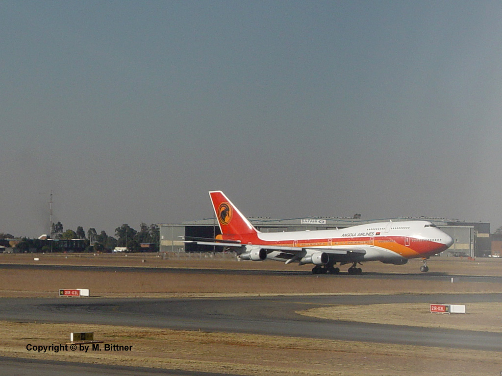Boeing 747-357 M / D2-TEB / Start in Joburg