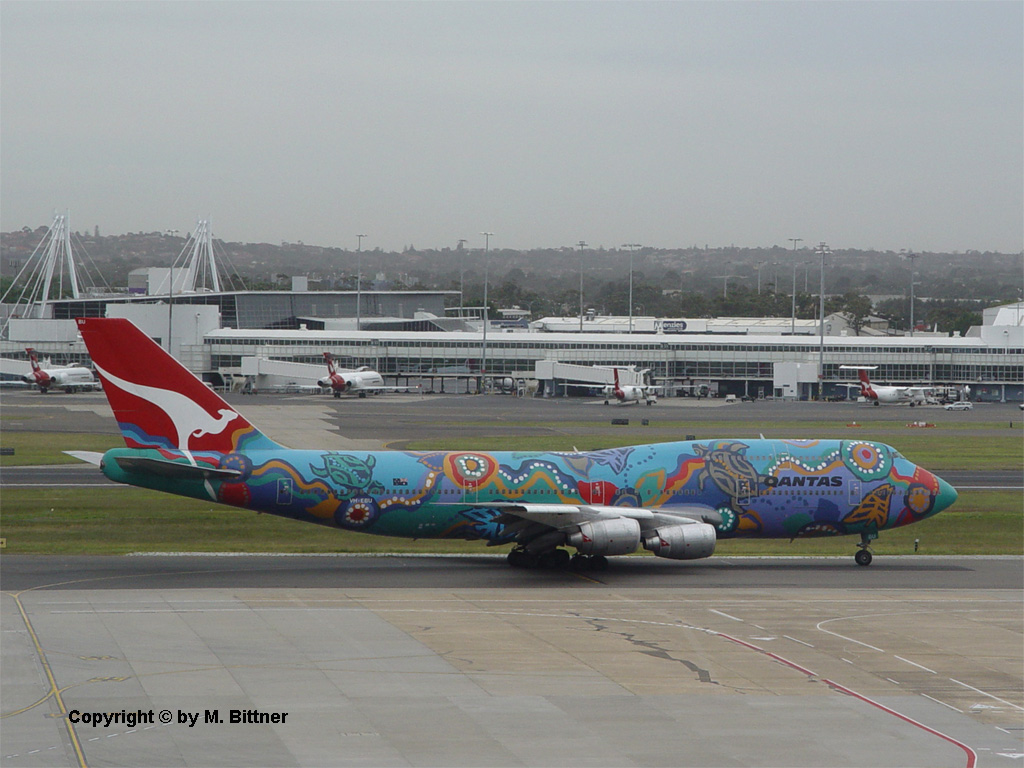 Boeing 747-338 / VH-EBU / Taxiing at Sydney