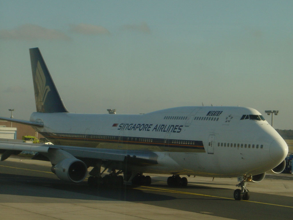Boeing 747-412 / 9V-SNO / MEGATOP