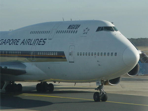 Boeing 747-412 / 9V-SPB